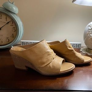 Sofft strathmore, wedged heels, women’s, US 8, leather, Yellow, like new